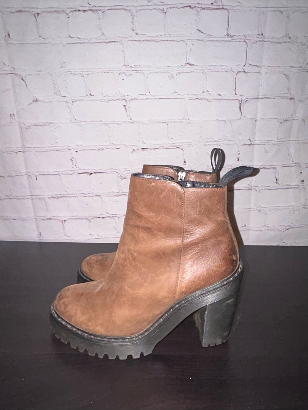 Dr. Martens MAGDALENA LEATHER HEELED CHELSEA
BOOTS women’s size 7